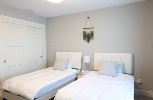 Vancouver House | Entire Newly Built Townhome in Vancouver, WA