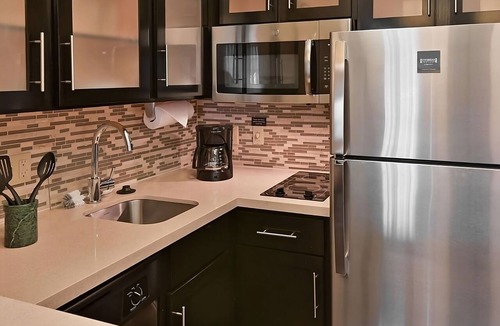 Plantation Hotel | Experience Comfort and Convenience! 4 Kid-friendly Units w/Free Breakfast