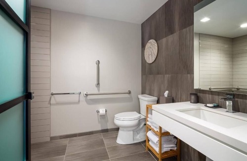 Logan Square Hotel | Experience Philly Culture at this Trendy Suite | City Views | Rooftop Pool