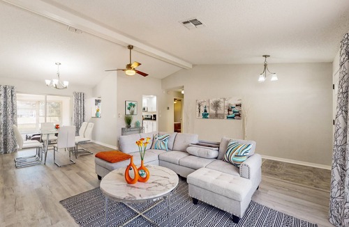 Brooksville House | Family & dog friendly with pond, shaded trees, close by parks, W/D, AC and Wifi
