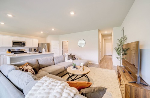 Broken Arrow Cottage | Family Home w/Large Yard & Patio in Broken Arrow!