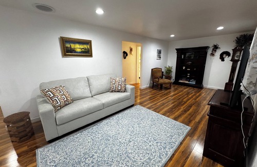 Squak Mountain House | Fantastic 2-bedroom house in Issaquah perfect for family or traveling