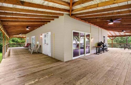 Brush Valley House | Fawn Hollow Retreat King bed game room BBQ