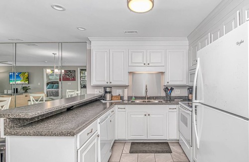 Surfside Beach Condo | FINER IN CAROLINA! AUGUST OPENING! DISCOUNTED! 3-4 night min!