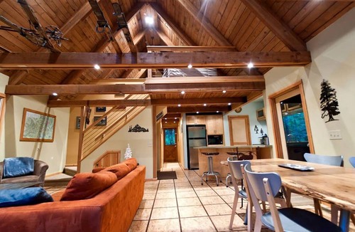 Rhododendron Cabin | Forest Cabin Rental on the Sandy River near Mt. Hood in Oregon