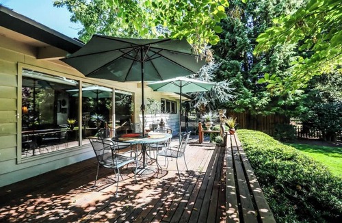 Springfield House | Forest Retreat 3BR Near UO, Autzen & River