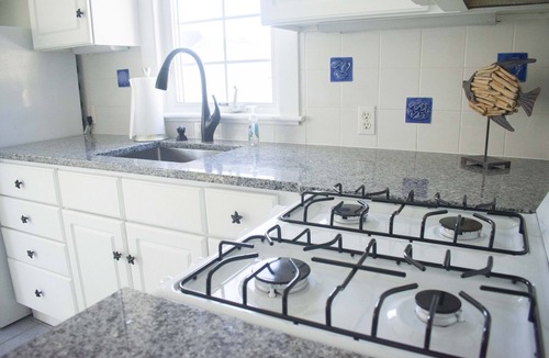 Dennis Port House | Frank's Cozy Cape Cod Beach Cottage