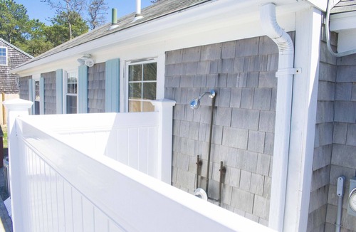 Dennis Port House | Frank's Cozy Cape Cod Beach Cottage