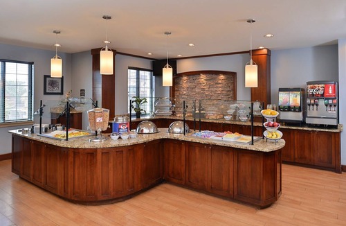 Hollywood Park Apartment | Free Breakfast + Outdoor Pool | Executive Queen Studio 15 Minutes from Six Flags!