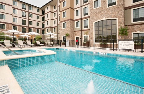 Hollywood Park Apartment | Free Breakfast + Outdoor Pool | Executive Queen Studio 15 Minutes from Six Flags!