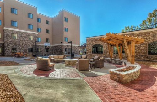 Maryland Heights Apartment | Free Breakfast + Gym, and BBQ Area! Studio Suite Perfect for Business Travelers
