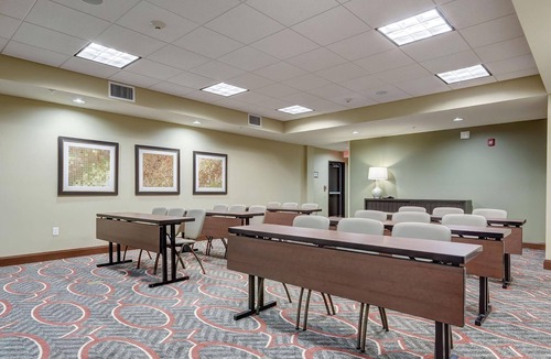 Maryland Heights Condo | Free Breakfast + Shared Pool, Gym, and BBQ Area | Perfect Family Vacation!
