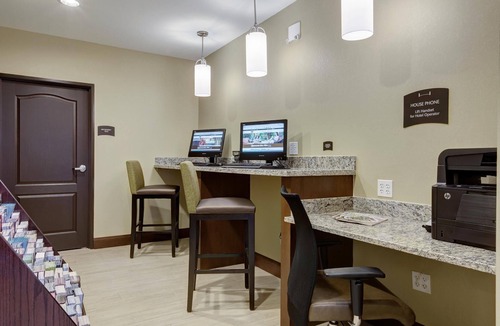 Maryland Heights Condo | Free Breakfast + Shared Pool, Gym, and BBQ Area | Perfect Family Vacation!
