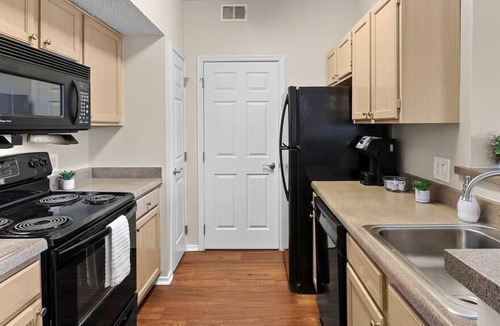 North Shore Apartment | Frontdesk | Bright 1 BR on the North Side