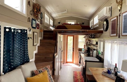 Ryland House | Fun, Cozy "Tiny House" Retreat w/Study, fast WiFi