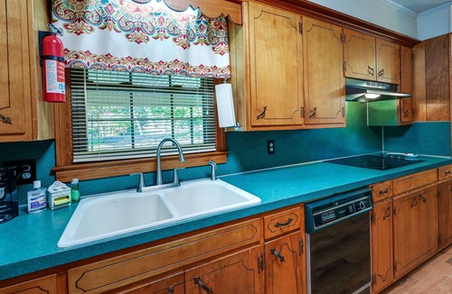 Olin House | Game Nights, BBQs & Family Fun: Union Grove Escape