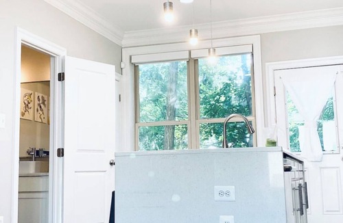 Northeast House | Gorgeous 4-Level House with Private Parking in Serene Washington Neighborhood