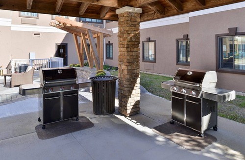 O'Fallon Apartment | Great for Business Travelers! Pool + Gym