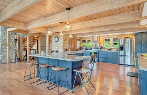 Goodview House | Great Lake Escape - Sleeps 10 -Allows 1 dog