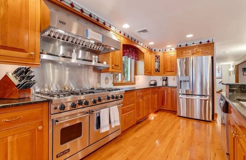 White Mills House | Griffin Lakefront on Lake Wallenpaupack with Private Dock, AC - sleeps 10
