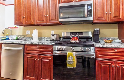 Bryn Mawr Apartment | Ground-Level 2B/2B Apt in Bryn Mawr w/Parking