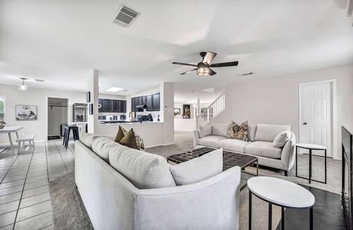 Gruene House | Gruene River Getaway - Large Luxury Modern Home - Walk to Historic Gruene