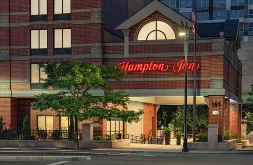 East Cambridge Hotel | Hampton Inn by Hilton Boston/Cambridge