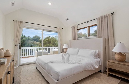 Whalehead Beach House | Harbor View: Spacious Corolla Getaway by Rather Be Properties