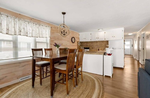 Hampton House | Harris Ave Hideaway | Harbor Deck | Walk to Beach