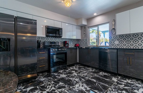 Chinatown Bed & Breakfast | Heated Pool for a fee, 5 Bedroom, Wifi, Near Strip 2 Story Home