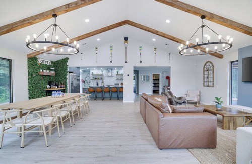 Union Dale Ski Chalet | Heated Pool Lakeview HotTub Movie Theater Games
