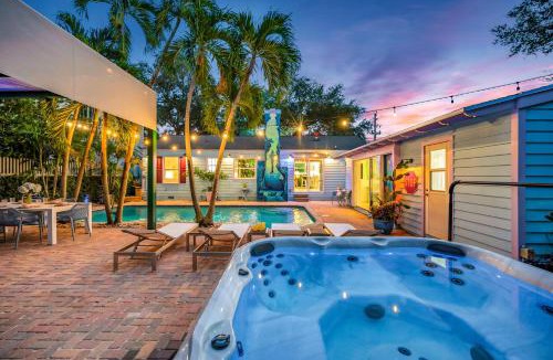 Colee Hammock House | Heated Pool Las Olas Victoria Park Near Beach Escapism at its finest Mermaid Key