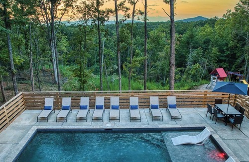 Mineral Bluff Cabin | Heated Pool, Views, Sauna & Cold Plunge, 5 Kings, Hot Tub, Peloton & Playground