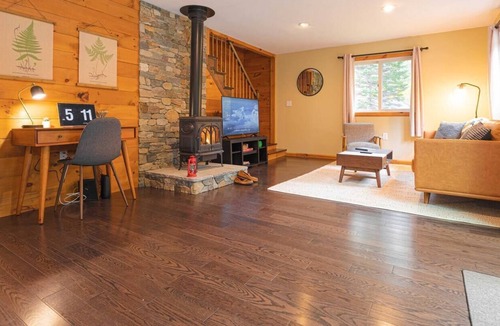 Albany Ski Chalet | Hemlock Hill Chalet: NH escape