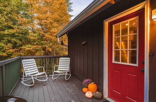 Albany Ski Chalet | Hemlock Hill Chalet: NH escape