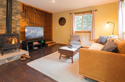 Albany Ski Chalet | Hemlock Hill Chalet: NH escape
