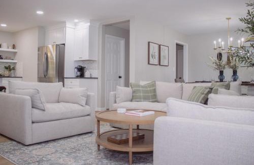 Spring Hill House | Hidden Gem Farm Homestead Sleeps 12 &Fresh Produce