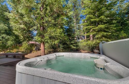 Lake Forest House | High Sierra at Dollar Point - Private Hot Tub, Close to Ski Resorts, Pet Friendly!