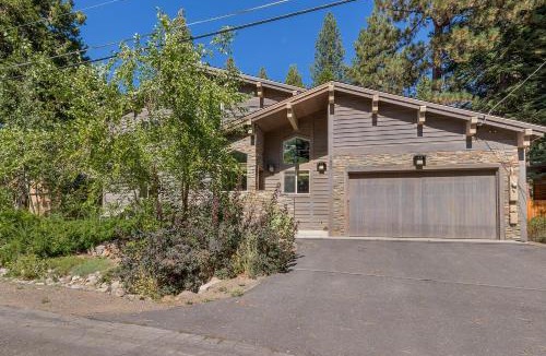 Lake Forest House | High Sierra at Dollar Point - Private Hot Tub, Close to Ski Resorts, Pet Friendly!