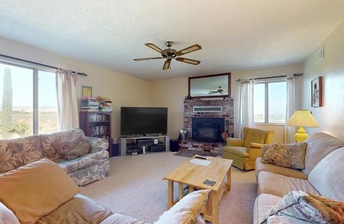 Yolo County House | Hilltop Sierra-View Home: Ranchito Retreat w/Pool