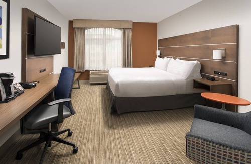 Linthicum Heights Hotel | Holiday Inn Express & Suites Baltimore - BWI Airport North, an IHG Hotel