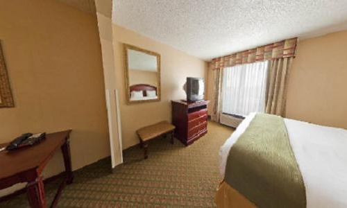 Near East Side Hotel | Holiday Inn Express Hotel & Suites San Antonio - Rivercenter Area by IHG