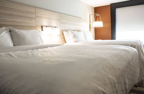 Sedalia Hotel | Holiday Inn Express & Suites Sedalia by IHG