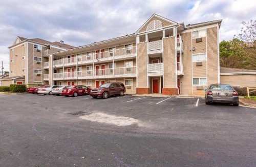 Gainesville Hotel | HomeTowne Studios by Red Roof Gainesville, GA