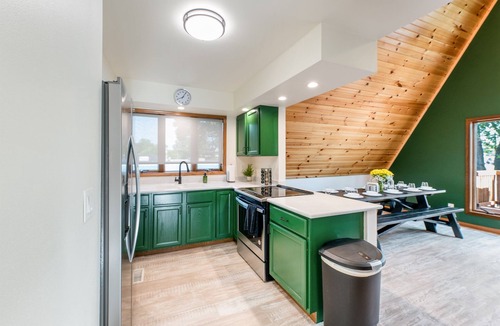Newville House | HotTub/FirePit/Arcade Your Fall Escape Starts Here
