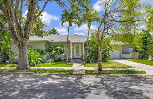 Grandview Heights House | House in Historic community of West Palm Beach w complimentary Pool Heating