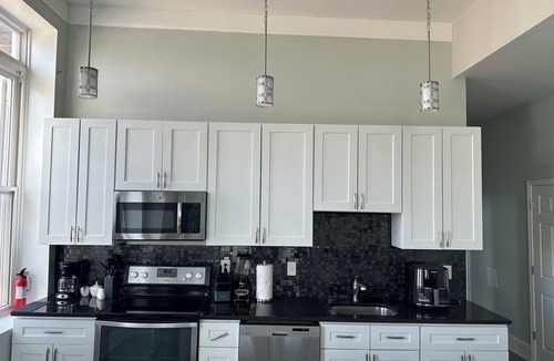 Downtown Baltimore Apartment | Huge Luxurious Downtown 4Bedrm/3Bath w/parking & a view- 5mins from Penn Station