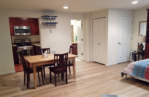 Seattle Metro Area Apartment | Huge Water-front Studio Ready for Your Romantic Stay！