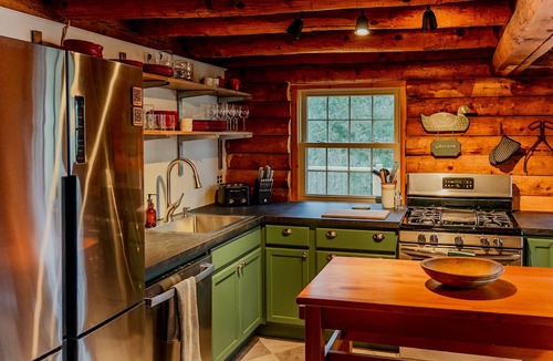 Eastern Vermont Cabin | Hydeaway Cabin - Rustic Log Cabin w/Modern Updates - Steps from LV Rail Trail