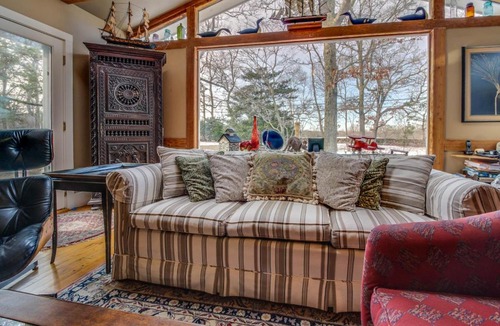 Tisbury House | Islander's Retreat
